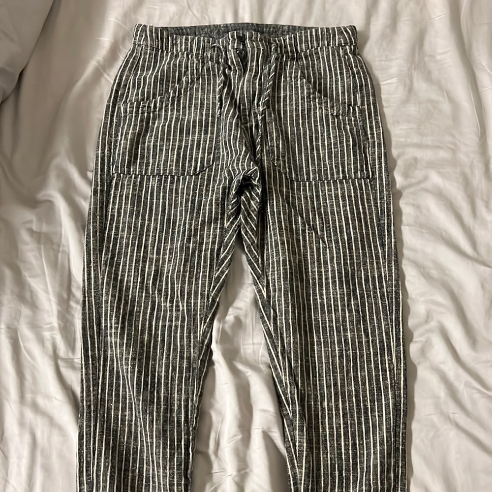 Blue and white striped cropped pant
